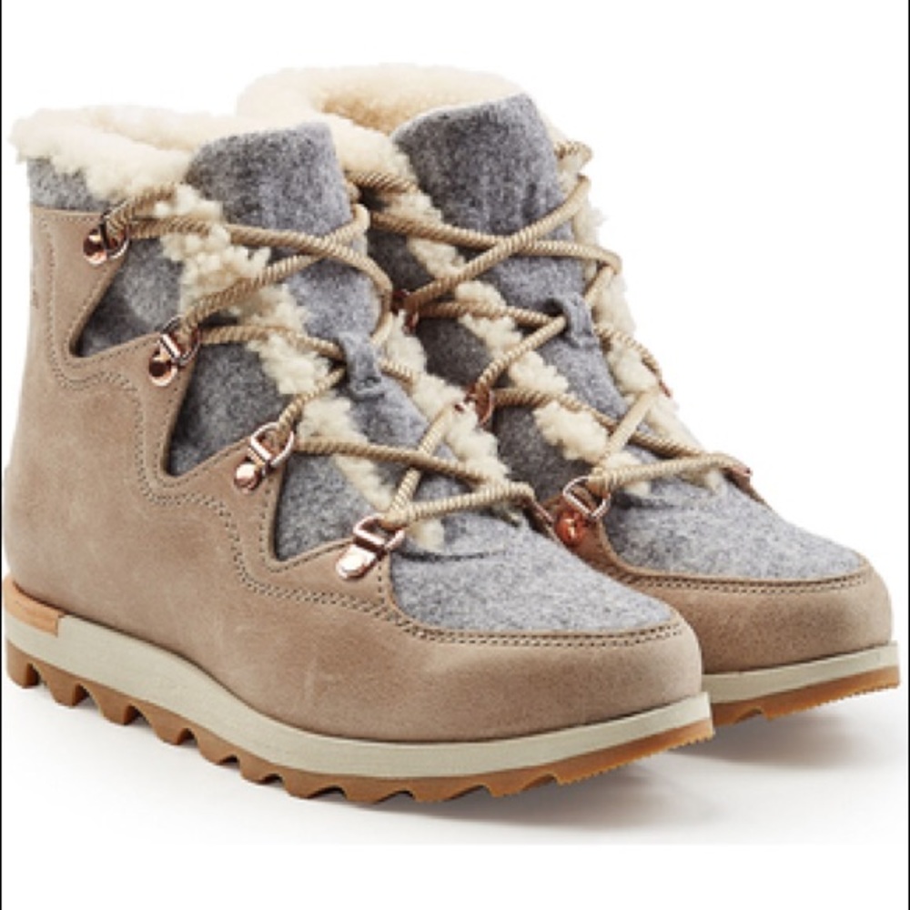 SOREL Sneakchic Alpine Booties Size 9